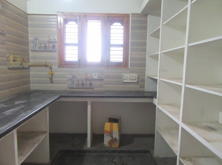 3) Li id 358 - Kitchen.JPG